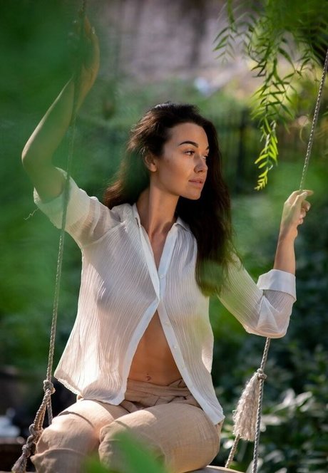 alma art perfect actress photos