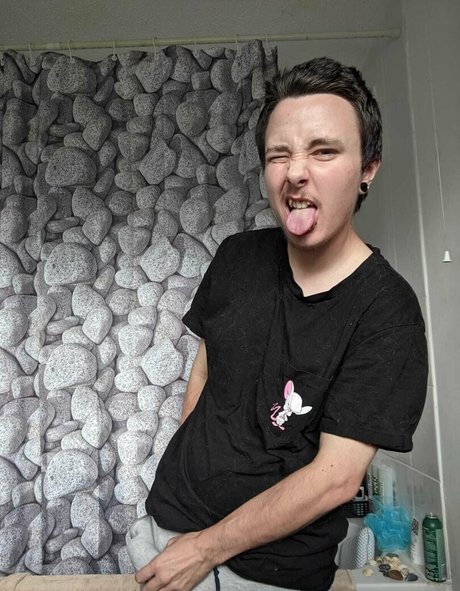 stxned and alxne star free images