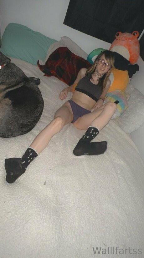 Wallfartss nudes actress pics