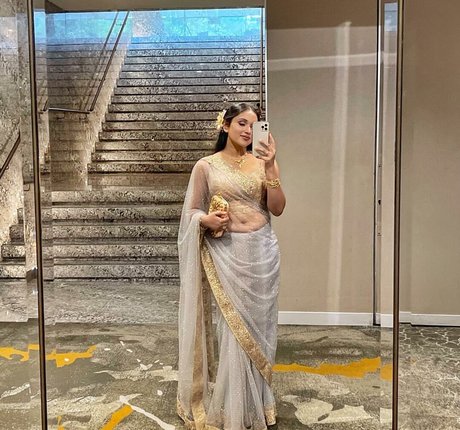 Nimesha Jayarathne pornstar erotic picture