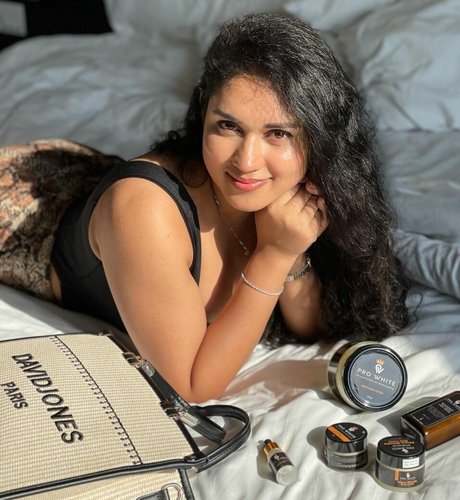 Nimesha Jayarathne Quick photo