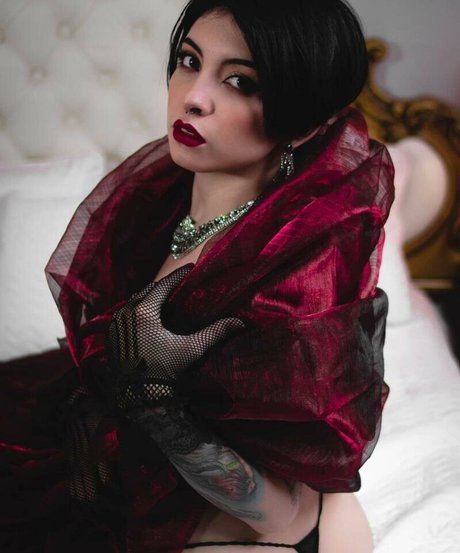 Vic Dagata hot actress picture