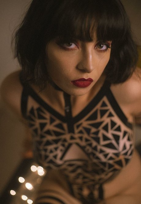 Vic Dagata model pretty pictures