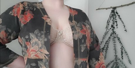 lilacandholly model nude gallery