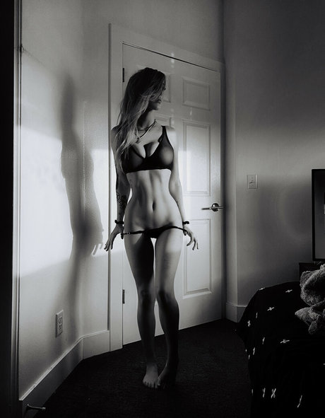 ItsRavenRoses art pornstar gallery