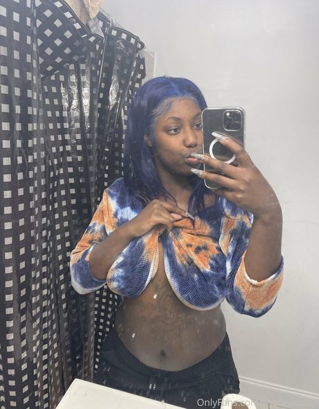 blonde babe onlyfans hd photos