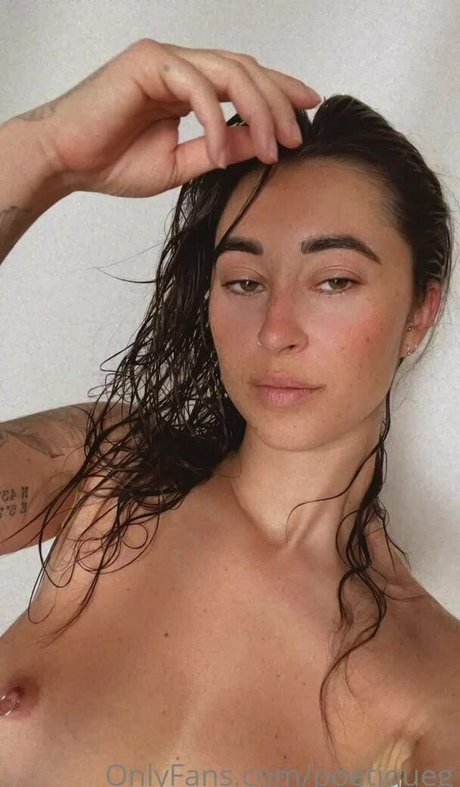 Poetiquegirl sex model pictures