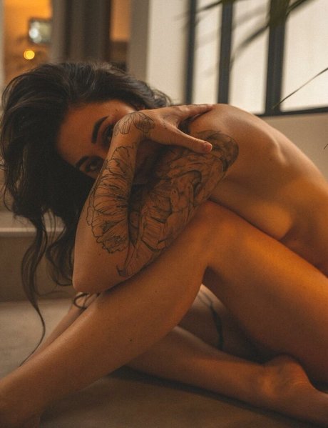 Poetiquegirl model best pic