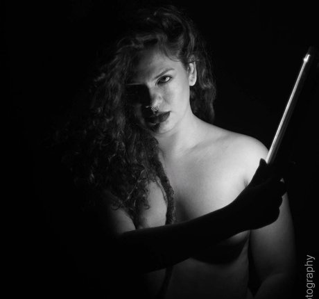 Erika Mahya exclusive actress pic