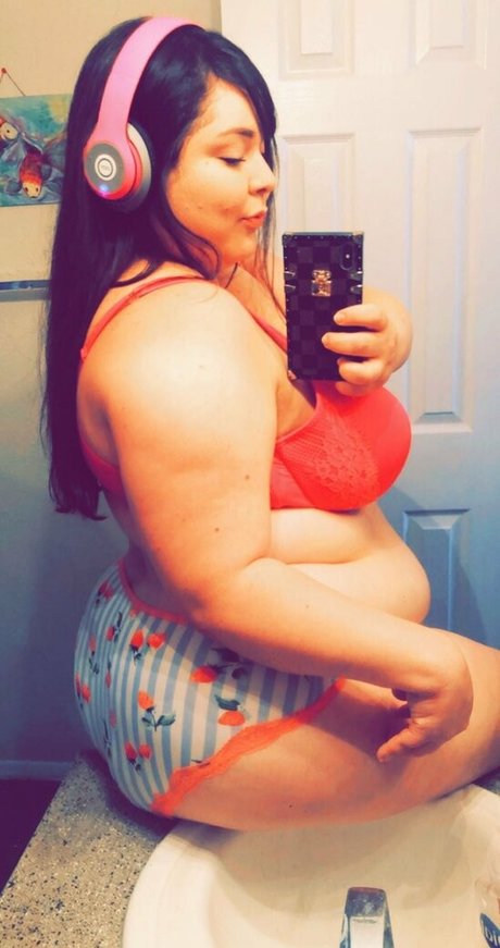 lilycupcakes sexy actress pictures