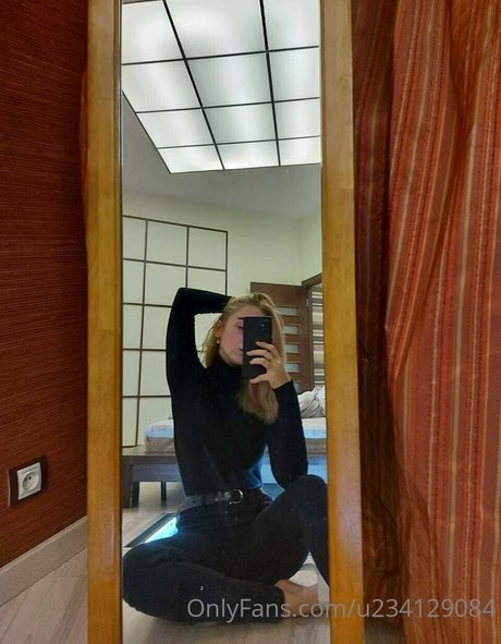 flora belll pornstar exclusive image