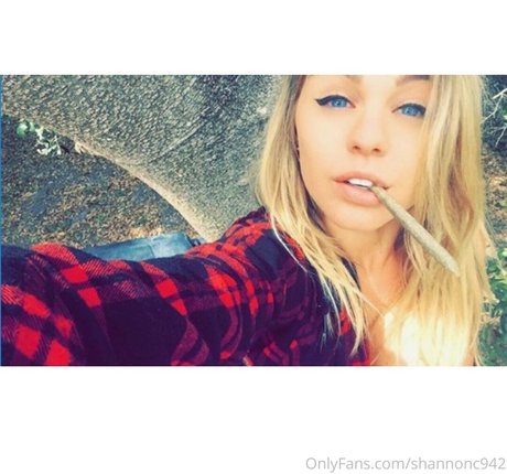 shannonc942 erotic model picture