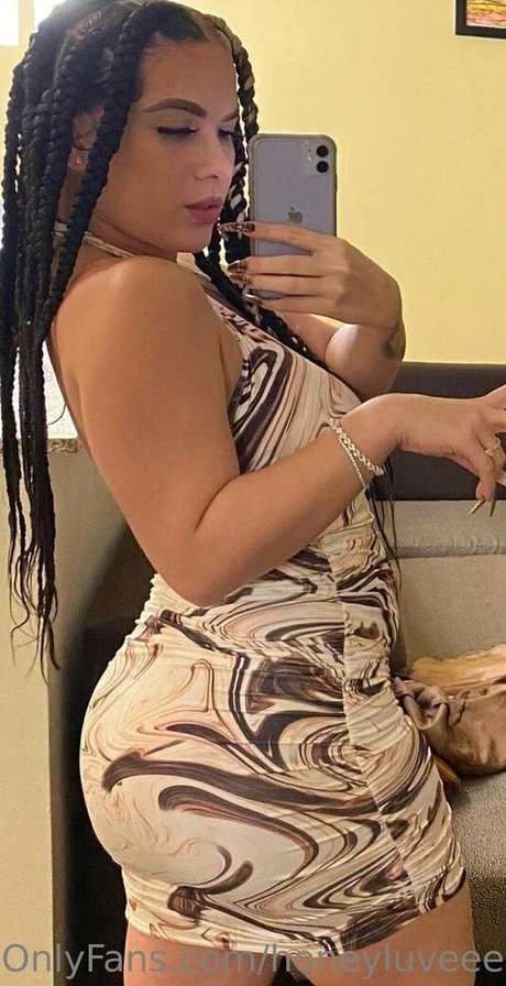 honeyluveee sex model pictures