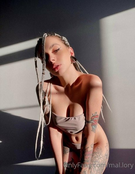 mal lory pretty model gallery