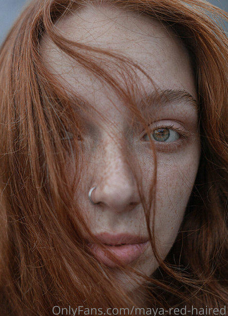 maya red haired beautiful actress pic