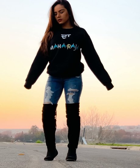 Sukh Bains star naked pic