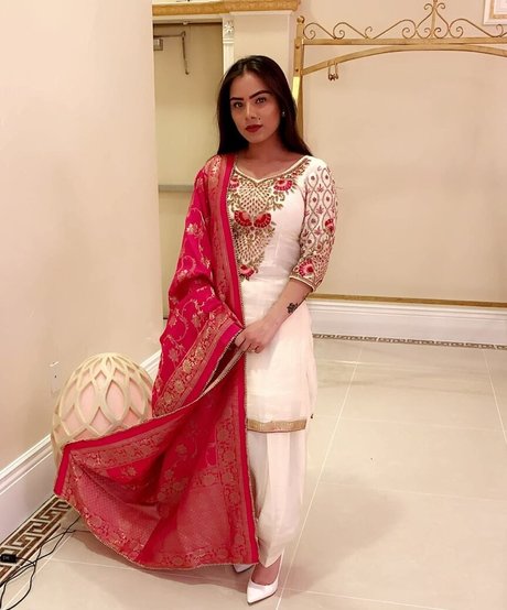 Sukh Bains nude model pic