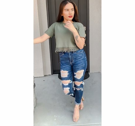 Sukh Bains erotic actress img