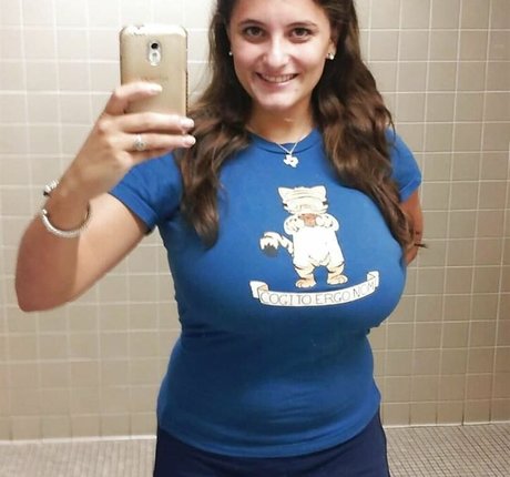 hooters onlyfans sexy photo