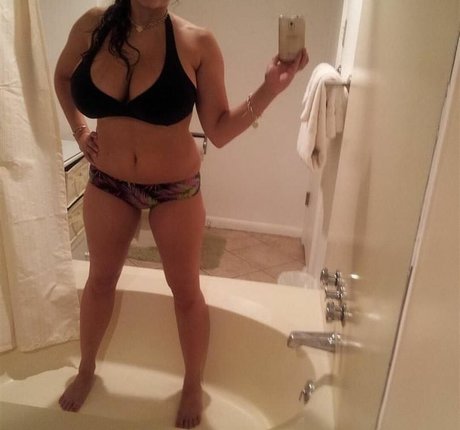 Avery Harwood pornstar top pic