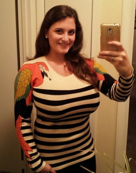 Avery Harwood exclusive model pics