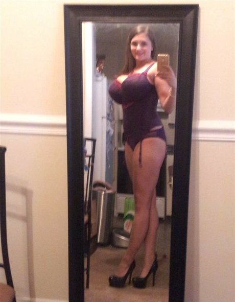 Avery Harwood porn actress pictures