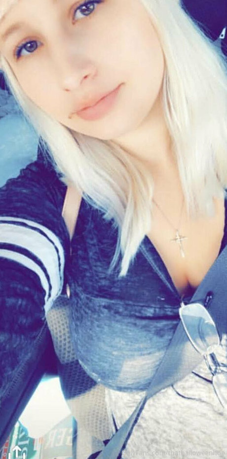 xoxbuttonsbabee porn model picture