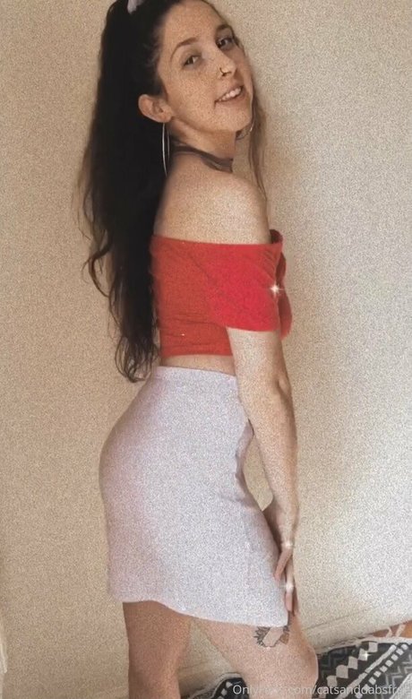 catsanddabsfree nudes model photo