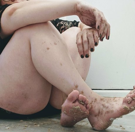 mildmotha nude model archive