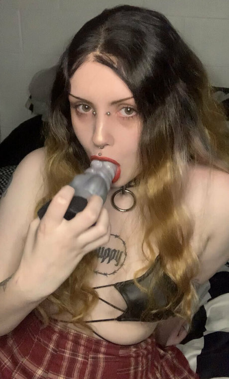 gothbabybrat model naked image