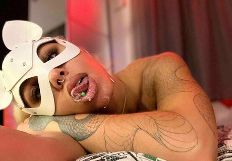 yourredlady hot actress pictures