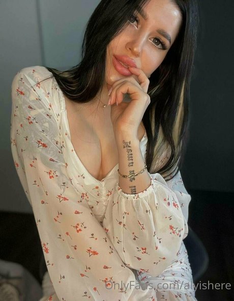 alyishere hot pornstar picture