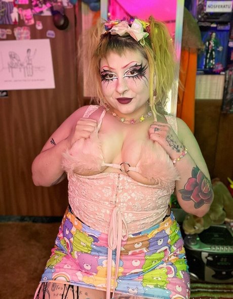 scribblelegs nude actress picture