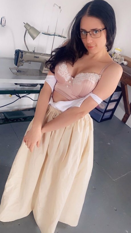 Sexy Saffron beautiful model pictures