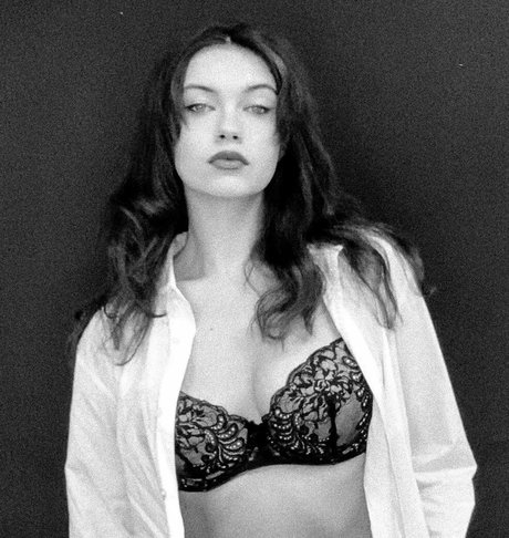 Sophia Tatum pornstar adult img