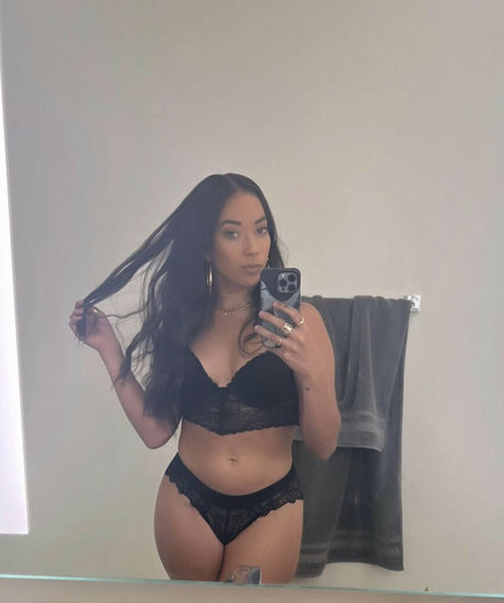 Kassandra Lee pornographic model img