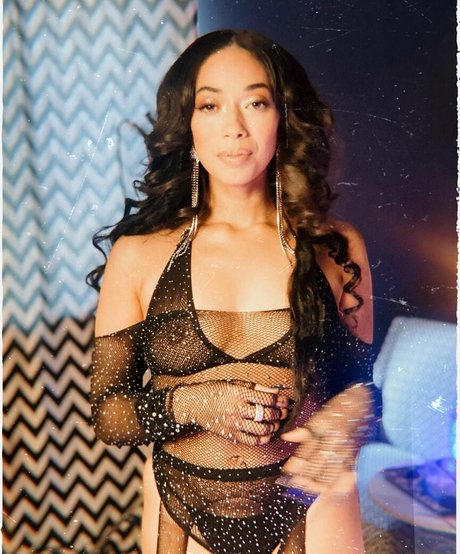 Kassandra Lee model art img