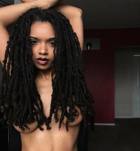 Feistybadazz erotic star picture