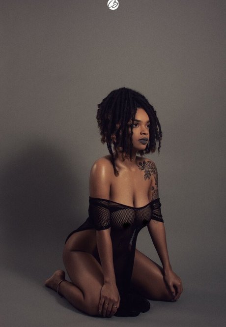 Feistybadazz nudes star image