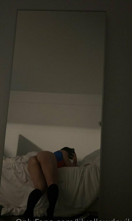 Lilyellowdevil model nude photos