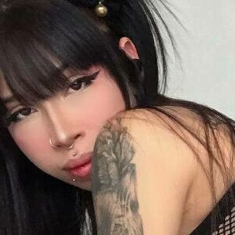 Myllaka model adult image