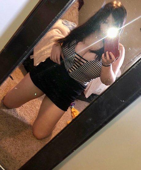 Emaliehall model nude pictures