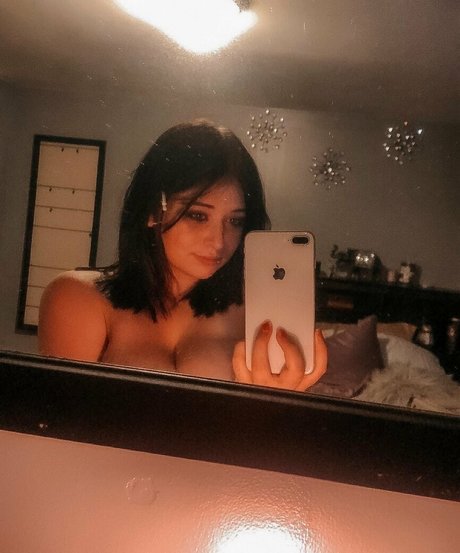 Emaliehall model porn photo