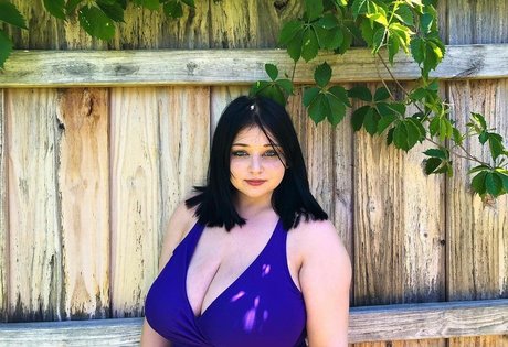 Emaliehall free pornstar photo