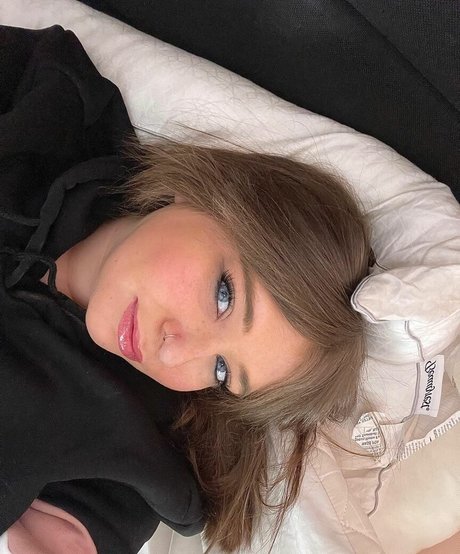 Emaliehall top model pictures