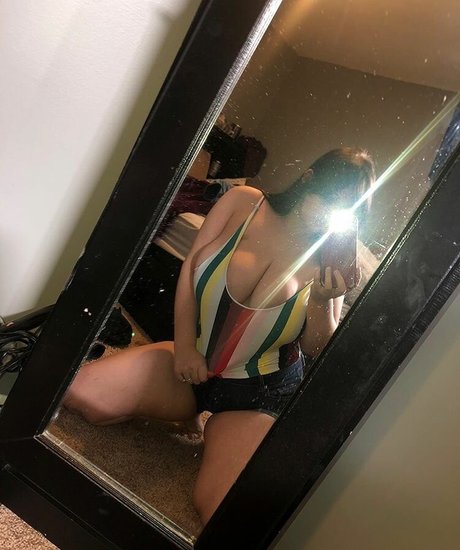 Emaliehall model photos