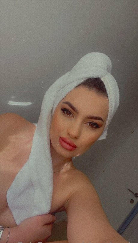 chessiecole model best photo