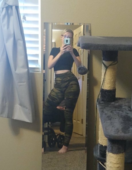 ikuyikuy porn star photos