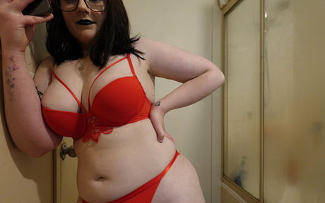 emilia 123 naked model picture