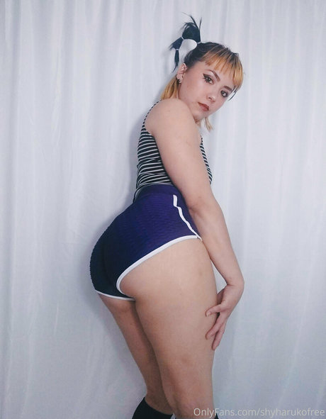 shyharukofree nude model photo